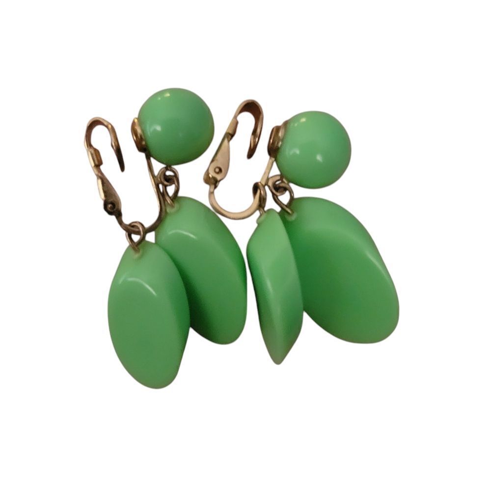 TRIFARI VINTAGE Green Dangle Earrings - Picture 3 of 3